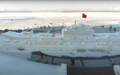 В Китае соорудили гигантский снежный авианосец (ВИДЕО) - Cursorinfo: главные новости Израиля