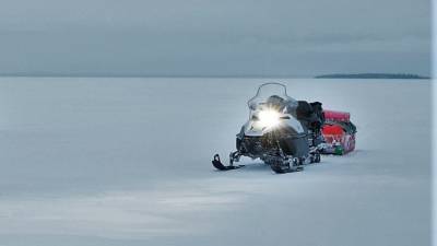 Трое рыбаков утопили снегоход на ненадежном льду в Удмуртии