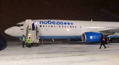 Снегопад вынудил два пассажирских самолета кружить на Чувашией