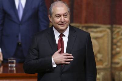 Президент Армении заболел новым типом коронавируса
