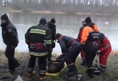 Жительница Чернигова прыгнула с моста в реку: Показано видео