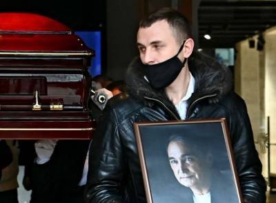 Владимира Коренева похоронили в закрытом гробу