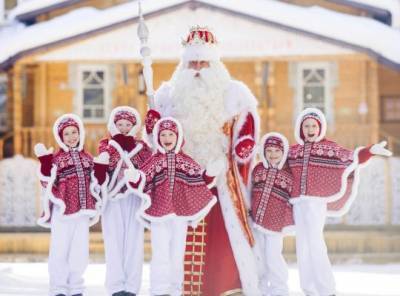 Святой Николай выживает Деда Мороза с Украины