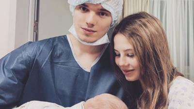Марианна Абравитова - Таролог рассказала, как скоро сын Валерии и его жена снова станут родителями - 5-tv.ru