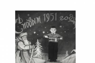 В областном краеведческом музее открылась фотовыставка «История новогодних чудес»