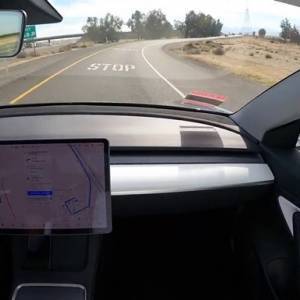 Владелец Tesla испытал автопилот, проехав 1200 км. Видео