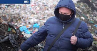 В Латвии энтузиасты роются в мусоре в поисках сокровищ