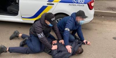 В Днепропетровской области полицейский обложил грузоперевозчиков «данью»