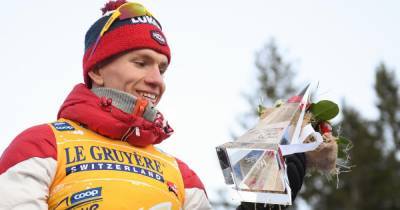 Лыжник Большунов выиграл гонку свободным стилем на этапе "Тур де Ски"