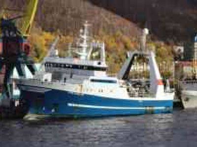 В Охотском море терпит бедствие российское судно, на борту 60 человек