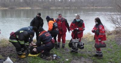 Пыталась покончить с собой: в Чернигове женщина бросилась в ледяную воду с моста
