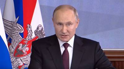 Путин заявил о необходимости решить вопрос обеспечения школьников питанием