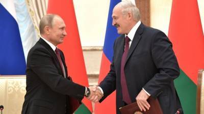 Лукашенко считает себя "намертво загнанным" в команду с Путиным