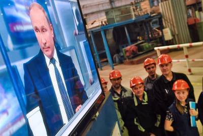 "Важнейшая задача": Путин призвал дать людям стабильный заработок