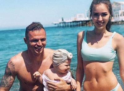 Жена Дмитрия Тарасова намекнула на беременность