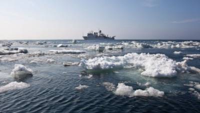 Рыболовное судно в Охотском море забуксовало из-за попавших на винт сетей