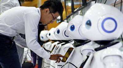 Ссора роботов-библиотекарей в Китае умилила сеть (Видео)