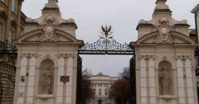 Варшавский университет оштрафовали за прививки от COVID-19 политикам "по блату"