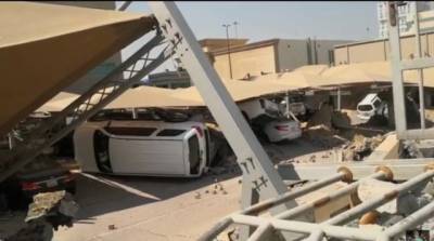 В Сети опубликовали момент обрушения многоярусной парковки в Саудовской Аравии (ВИДЕО)
