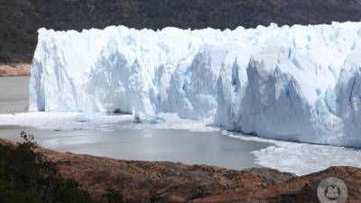 Китайские ученые спасают ледники от таяния с помощью одеял