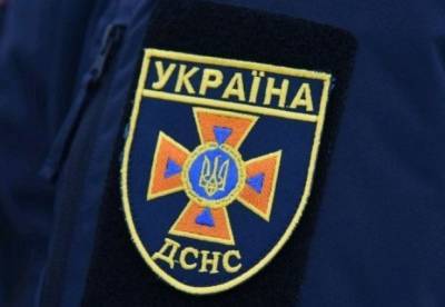 В центре Киева девушка застряла между дверьми в бойлерной