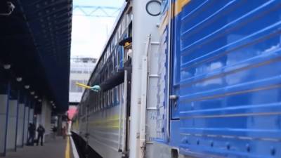 Занимайте очередь за билетами: "Укрзализныця" запустила 19 дополнительных поездов к Рождеству, список