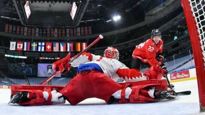 Аскаров спас ворота сборной России после броска Пярссинена в упор в матче МЧМ-2021