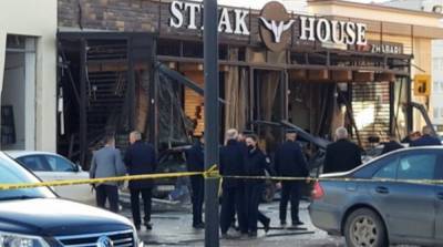 В результате взрыва в сербском кафе пострадали более 40 человек