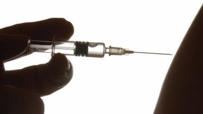 Украинских депутатов заподозрили в тайной вакцинации от коронавируса
