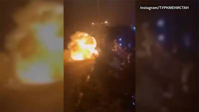 Жители ашхабадской Хитровки отметили Новый Год взрывами самодельных петард на улицах (видео)