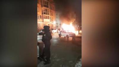 В Кировском районе загорелись две машины