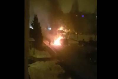 Соцсети: в Новомосковске массово подожгли минивэны
