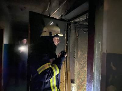 В Северодонецке горела квартира: спасатели эвакуировали жильцов подъезда и нашли пострадавшего