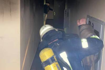 Многоэтажка загорелась в Киеве, спасатели устроили срочную эвакуацию: детали и кадры с места ЧП