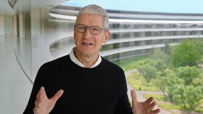 Гендиректор Apple Тим Кук заработал почти 15 млн в 2020 году