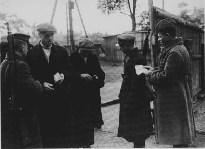 Кака наказывали ленинградцев за нарушение комендантского часа