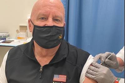 Американский конгрессмен заболел после вакцинации от коронавируса