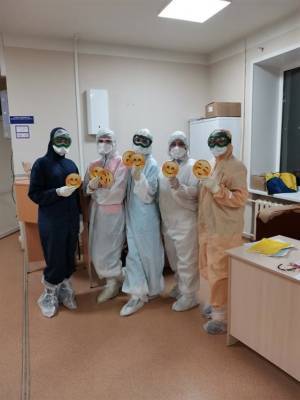 Пациентам ульяновской ЦК МСЧ подарили улыбки-смайлики