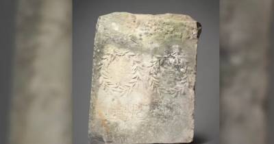 Женщина нашла в своем саду древнеримский артефакт, служивший ступенькой целых 10 лет - focus.ua - Англия - Турция - Греция