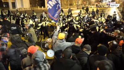 Беспорядки и стычки с полицией: в США прошёл митинг сторонников Трампа
