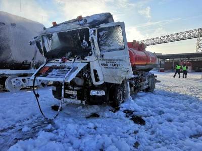 В Челябинске на ходу загорелся бензовоз. Водителя доставили в больницу