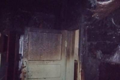Специалисты выясняют причины пожара, в котором погиб мужчина в Смоленской области