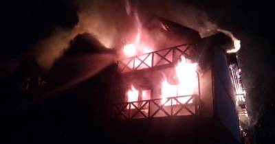 В отеле возле Буковеля вспыхнул пожар, эвакуированы 25 человек (фото)