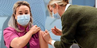 «Это начало конца пандемии». Нидерланды одними из последних в Европе начали вакцинацию от COVID-19