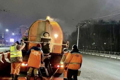 В ночь на 6 января в Рязани отремонтировали 100 квадратных метров дорог