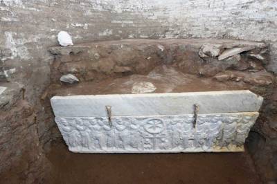 В Китае обнаружили древнюю гробницу с необычными узорами. Фото