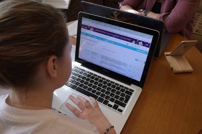 Российским школьникам запретили учиться на Macbook Air