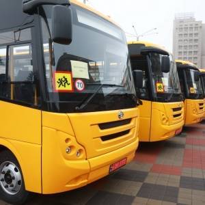 Общинам Запорожской области передали шесть новых школьных автобусов. Фото
