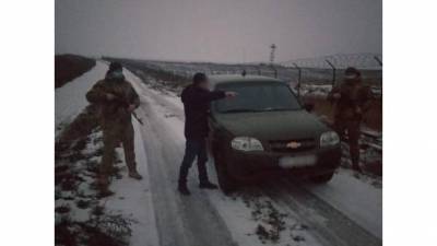 На Харьковщине россиянин пытался скрыться от пограничников во рву, но его обнаружил тепловизор