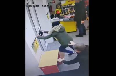 В Запорожье вор пытался застрелить охранника супермаркета. ВИДЕО